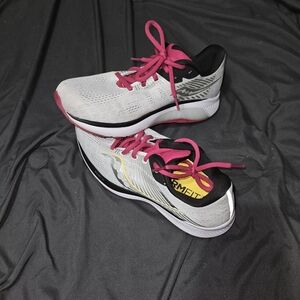 New saucony running shoes size 9 women's